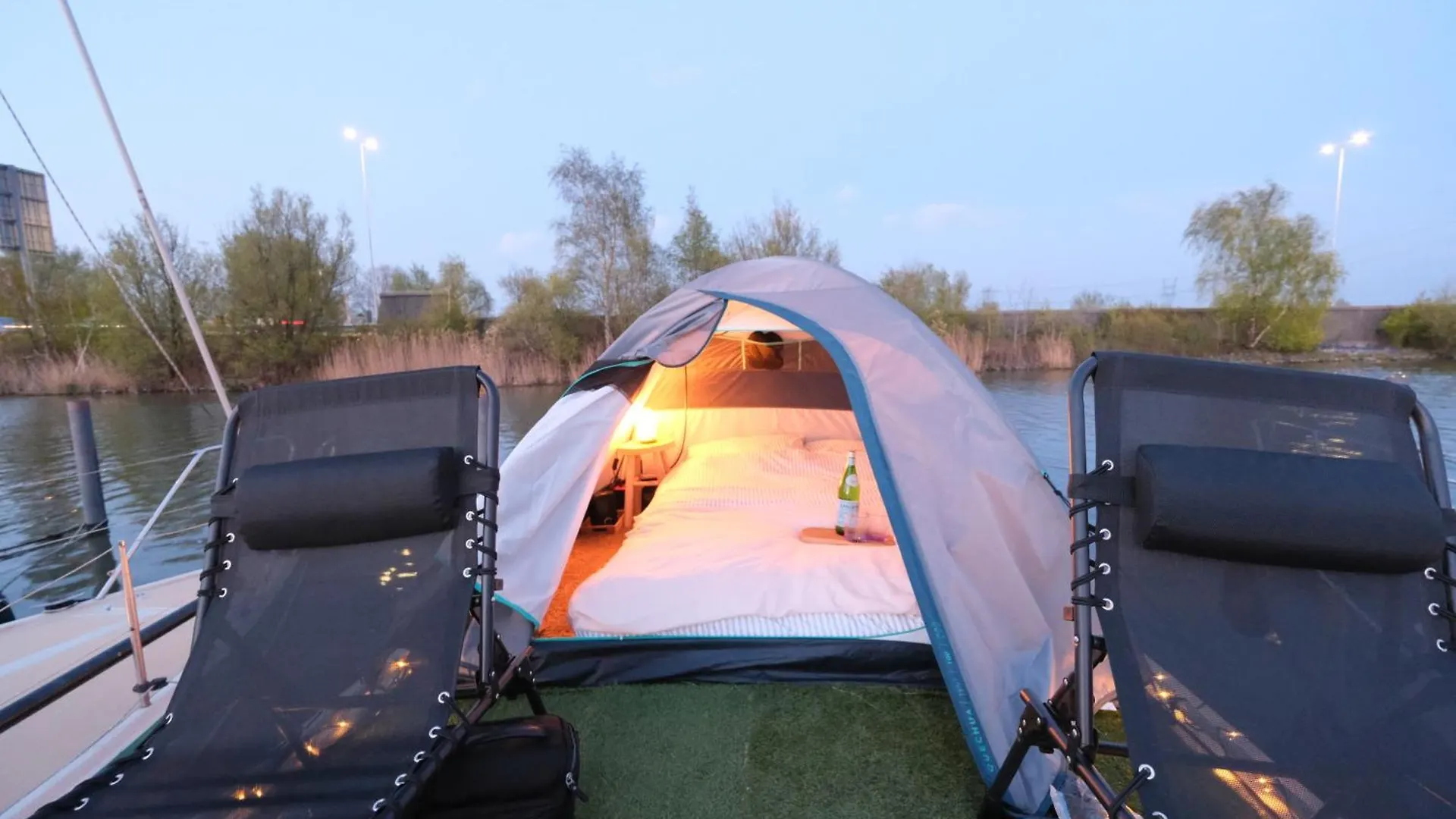 It'S A Tent - On A Boat! Amsterdam Luxury tent