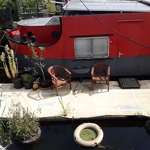Houseboat Dokstroom Bed and breakfast